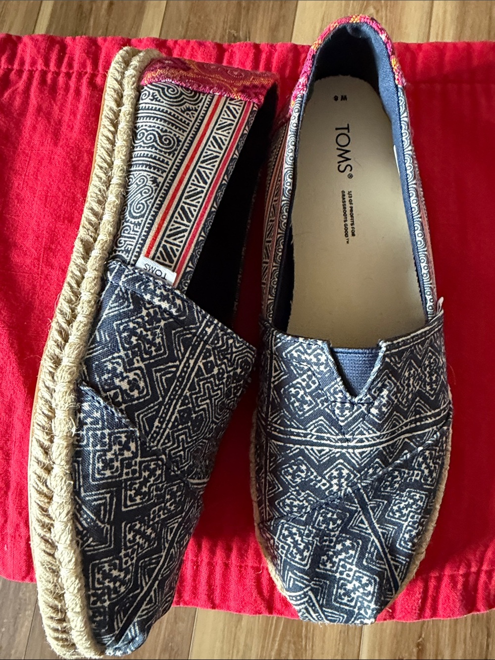 Toms Navy Patterned Slip-On Flats #8W